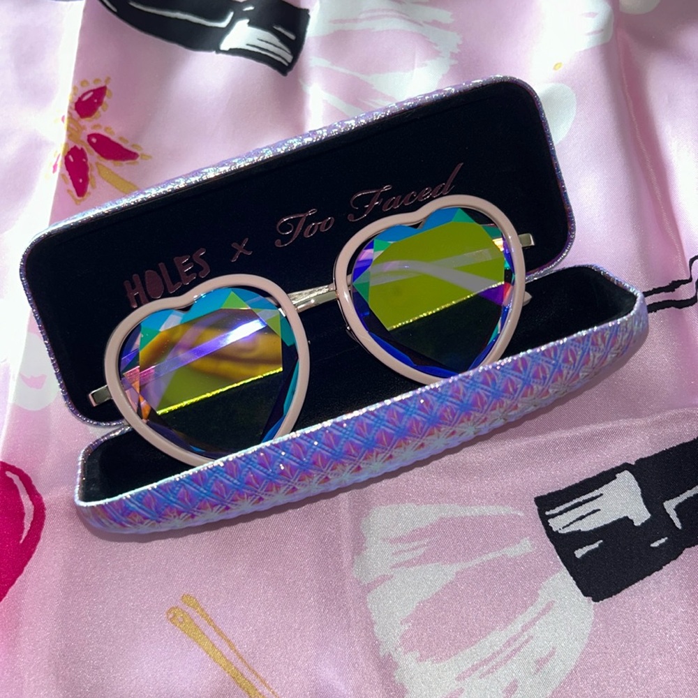 🩷 h0les Eyewear x Too Faced Sunglasses in Light Pink 🩷